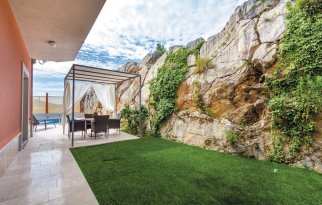 house_in_podstrana